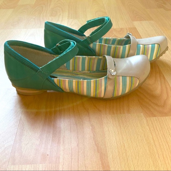 M by Morenatom: Fun twist on a pair of ladies Mary Janes. Size 6M. - Picture 2 of 10